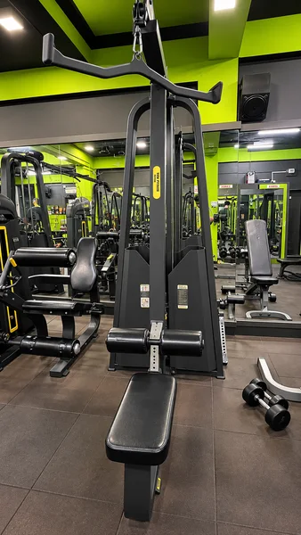 Commercial lat pulldown cable machine at Power House Gym Kolhapur